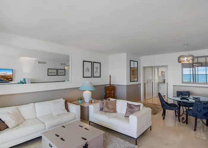 Beach-line With 3 Bedrooms In Lejlighed Estepona