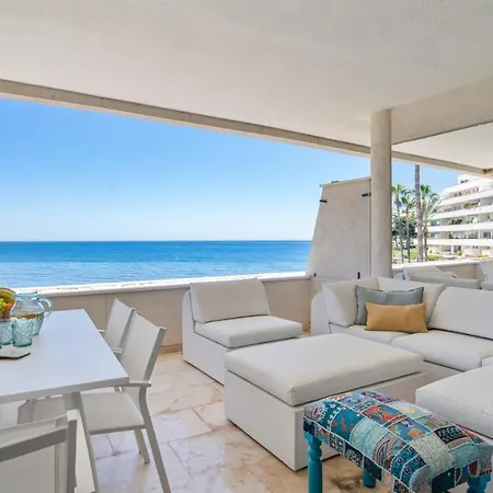 Beach-line With 3 Bedrooms In Apartman Estepona